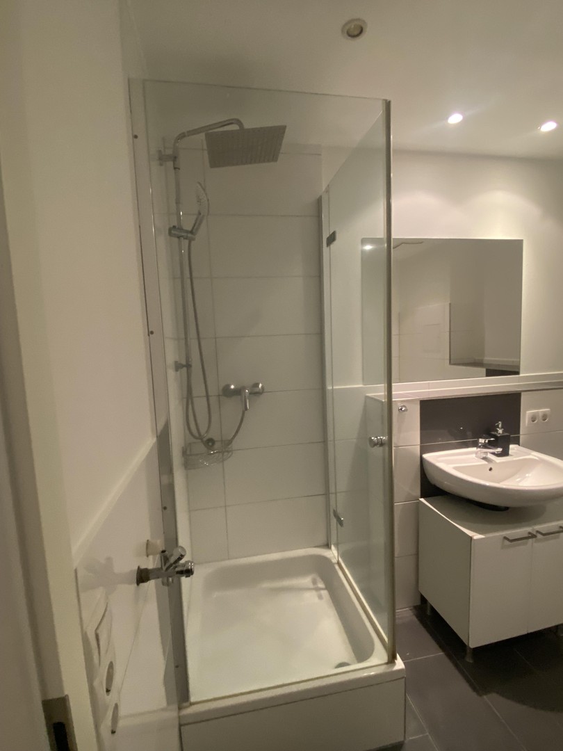 Sonnige Penthousewohnung mit Küche - 3 ZKB mit Terrasse, Keller und 2 x Stellplatz – Frankfurt – Vorschaubild 17