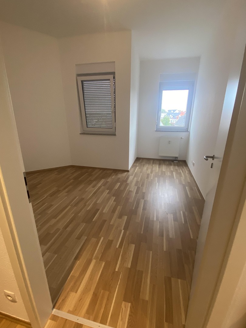 Sonnige Penthousewohnung mit Küche - 3 ZKB mit Terrasse, Keller und 2 x Stellplatz – Frankfurt – Vorschaubild 18
