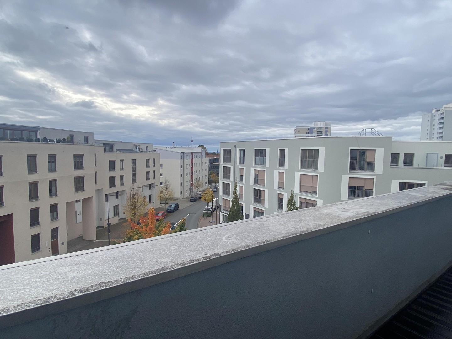 Sonnige Penthousewohnung mit Küche - 3 ZKB mit Terrasse, Keller und 2 x Stellplatz – Frankfurt – Vorschaubild 28