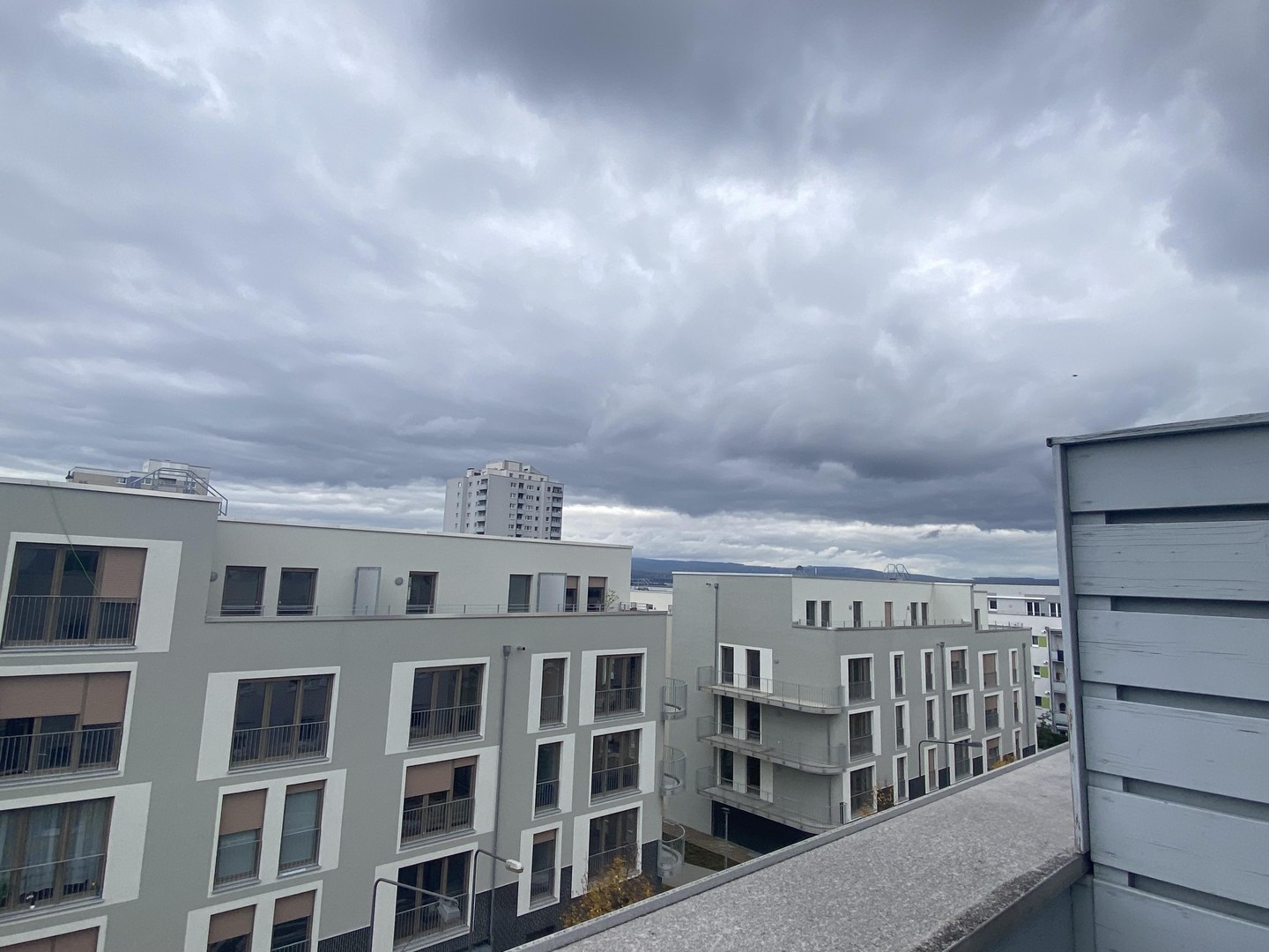 Sonnige Penthousewohnung mit Küche - 3 ZKB mit Terrasse, Keller und 2 x Stellplatz – Frankfurt – Vorschaubild 33