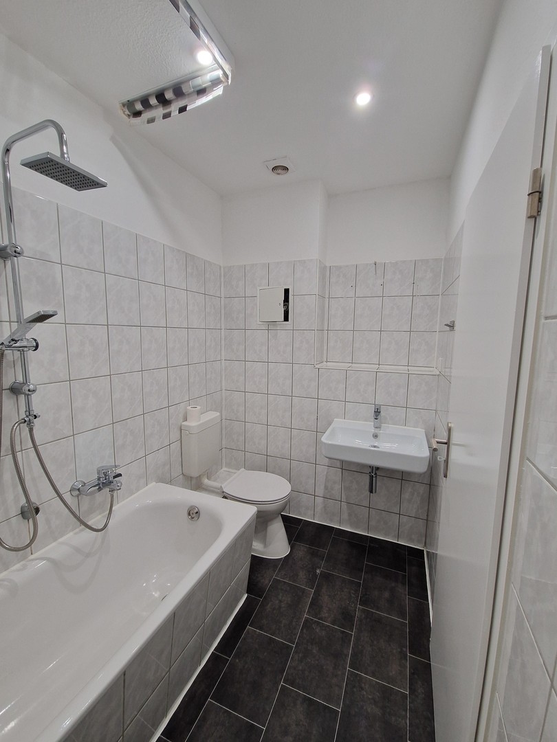 Schöne 2-Zimmer-Wohnung mit moderner Einbauküche - Stellplatz optional in Engelsdorf – Leipzig – Vorschaubild 10