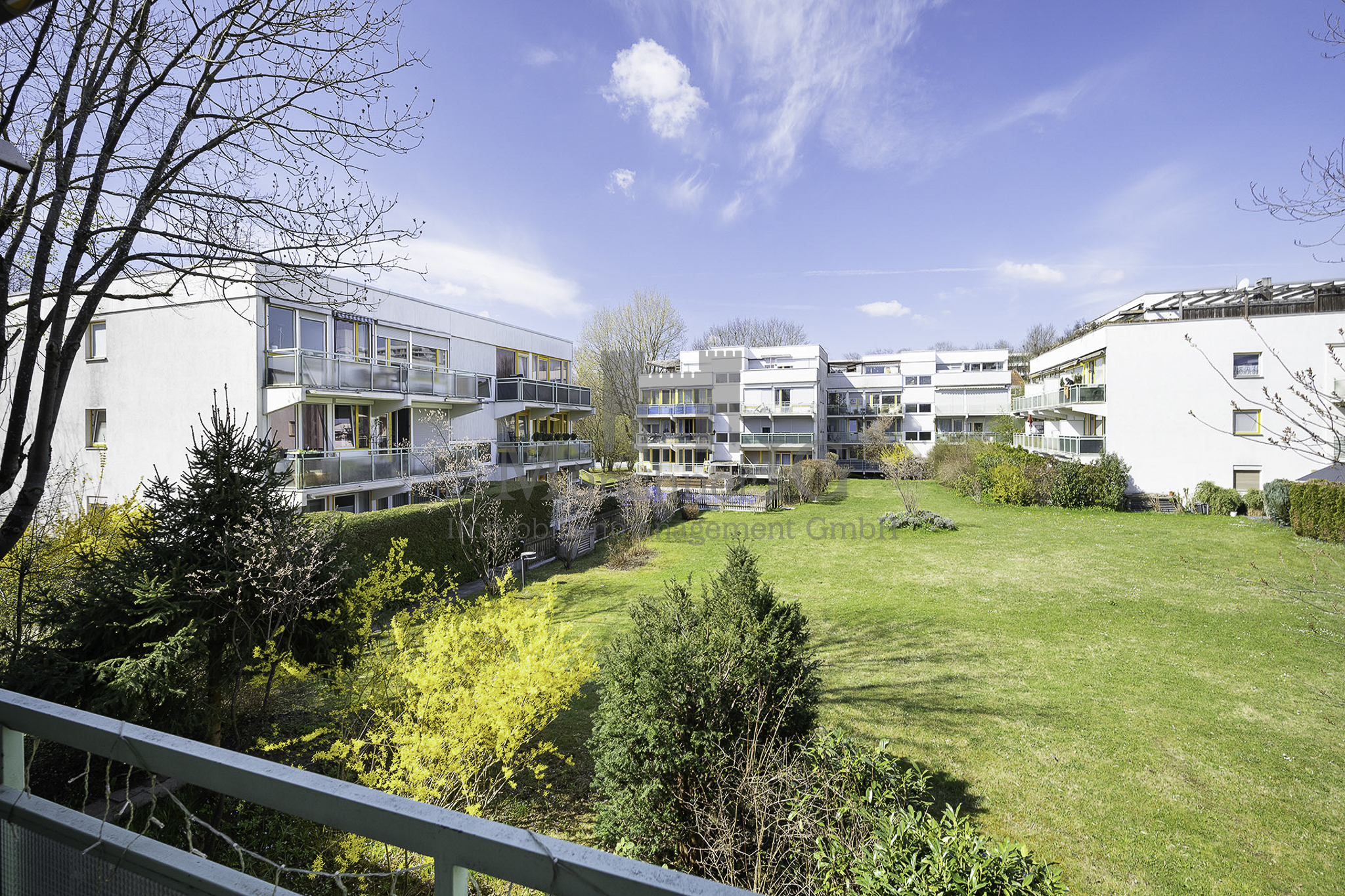 Münchner IG: Traumwohnung mit Swimming Pool & 1.500 qm großen Garten in begehrter Lage! – München – Vorschaubild 9