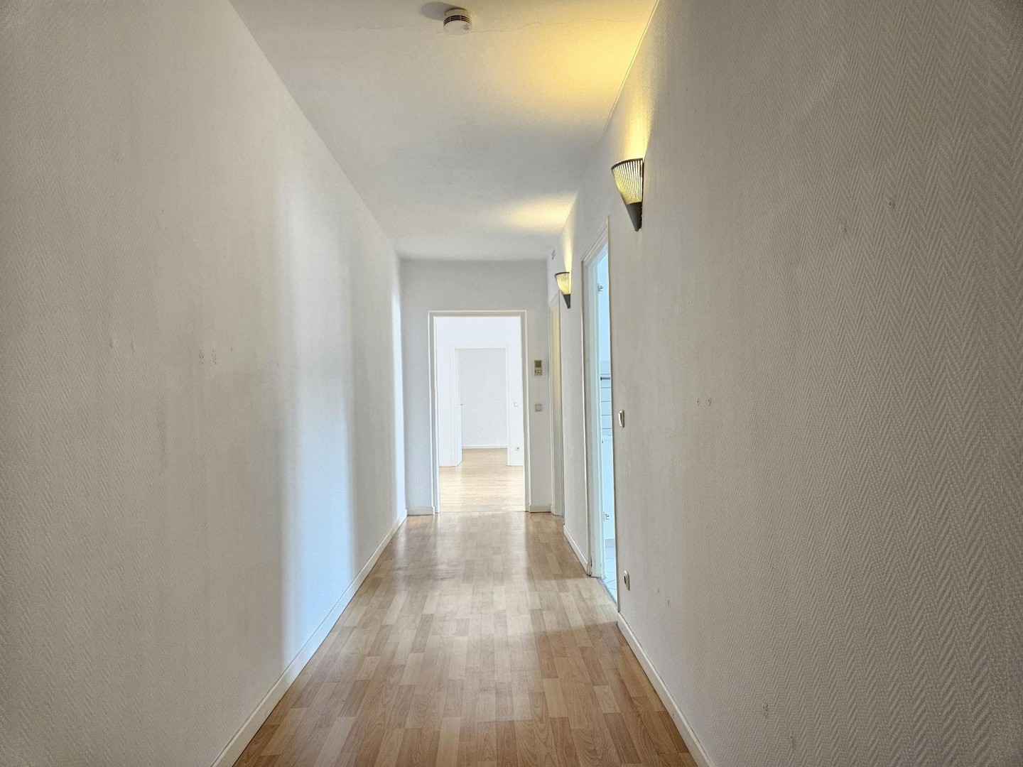 Nähe Hauptbahnhof: Großzügige 2-Zimmer-Wohnung – München – Vorschaubild 2