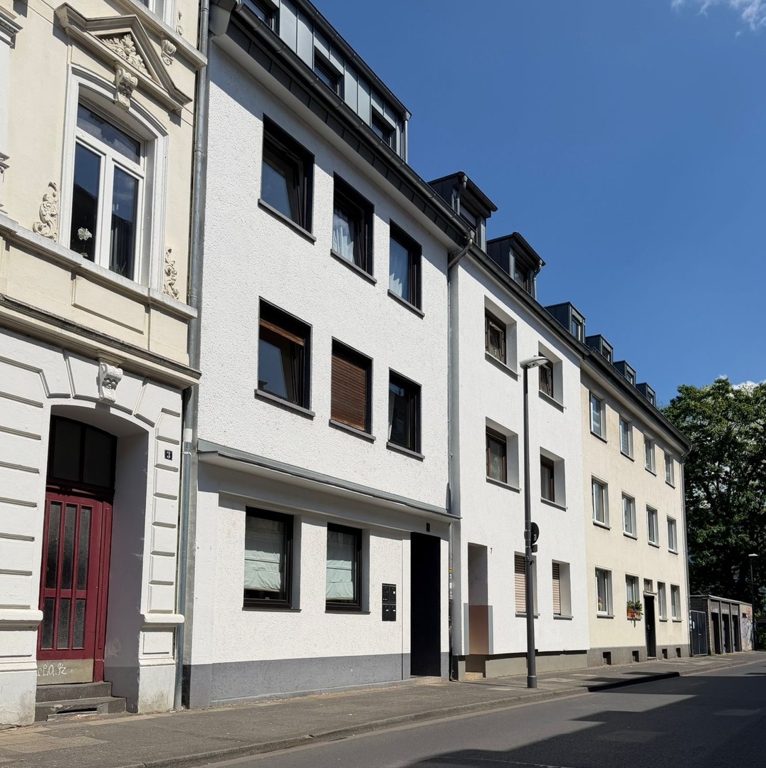 PROVISIONSFREIES MFH in Köln-Mülheim | 4 WE | teilmodernisiert | Ausbaupotenzial | Sofort entmietbar