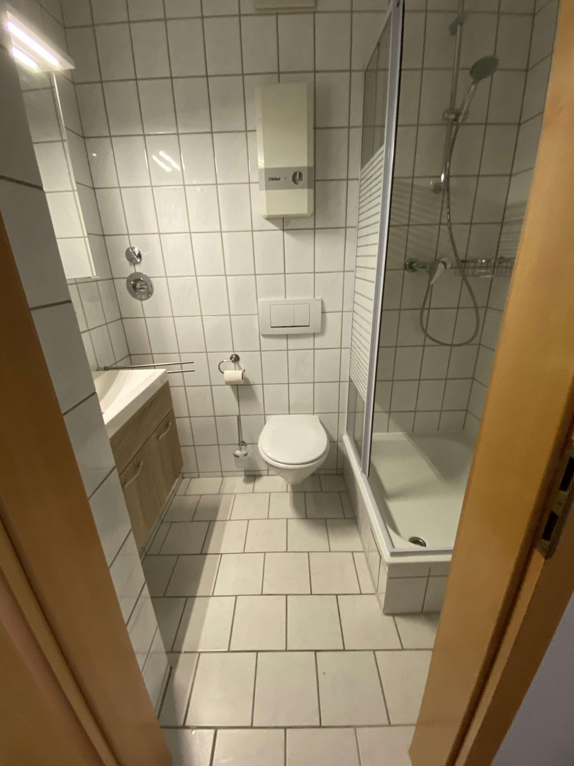 Schöne möblierte 2-Zimmer Whg, renoviert + Einbauküche – Hannover – Vorschaubild 13