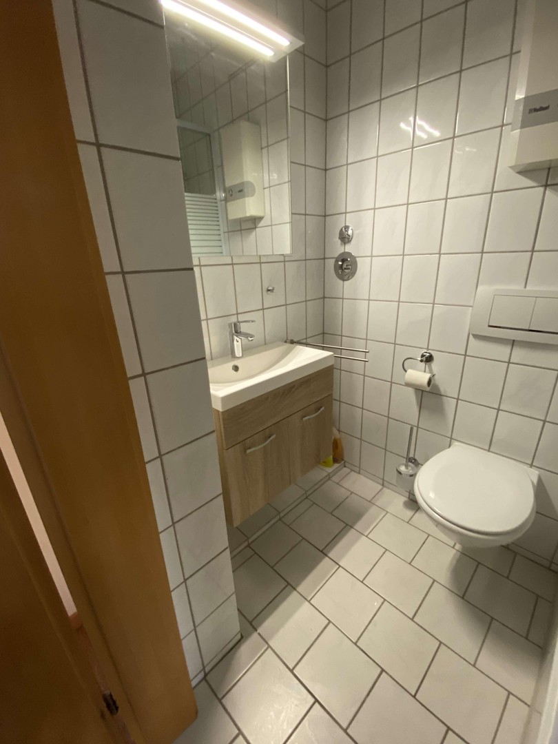 Schöne möblierte 2-Zimmer Whg, renoviert + Einbauküche – Hannover – Vorschaubild 2