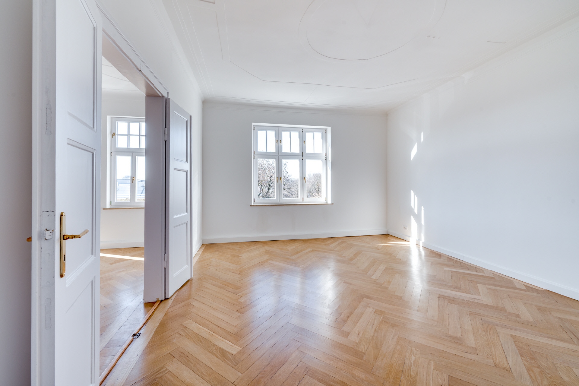 Parkblick hinter dem Prinzregententheater - Eleganter Altbau mit Stuck, edlem Parkett & hohen Decken – München – Vorschaubild 5