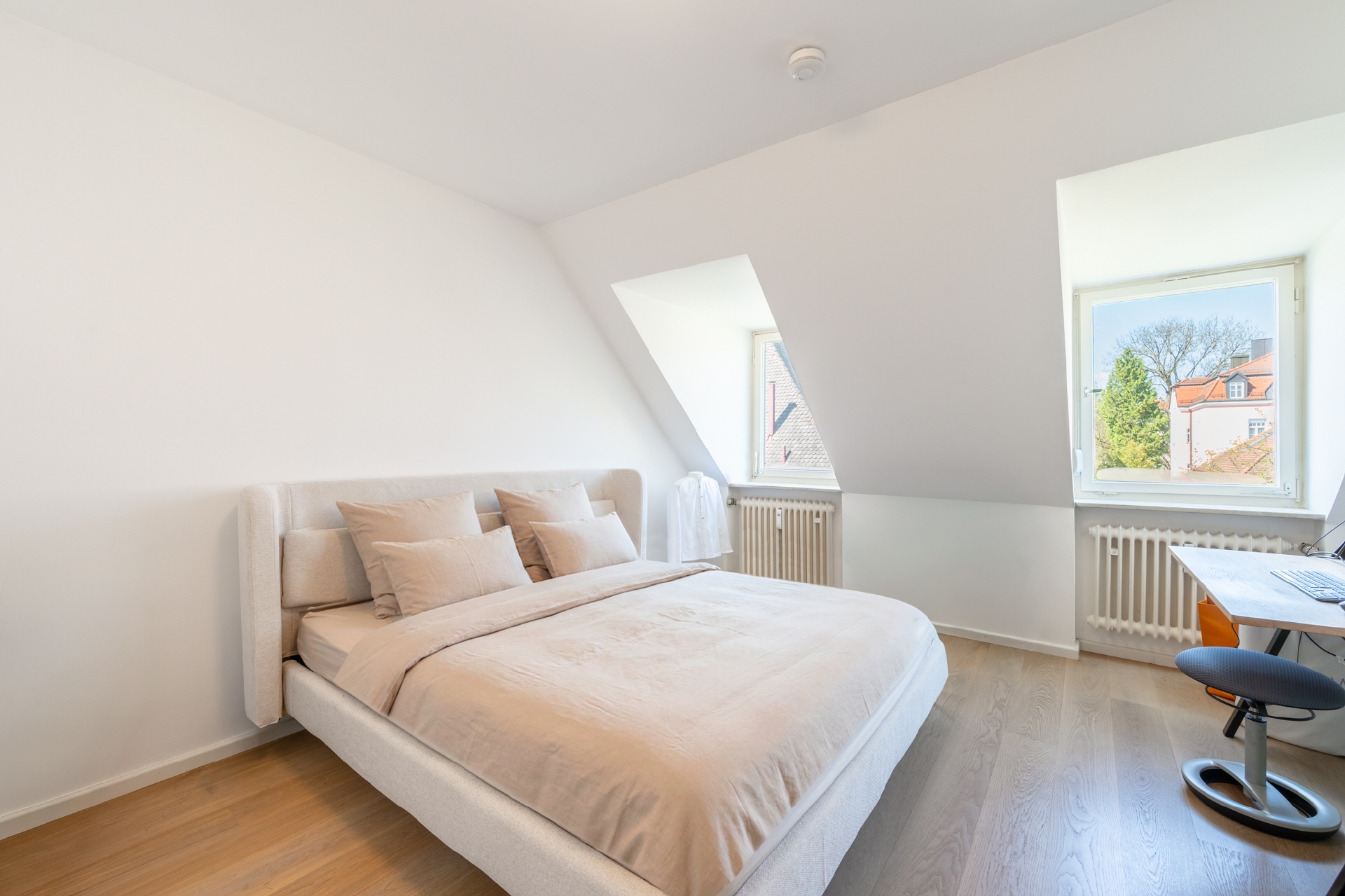 AIGNER - Rarität in Bestlage: Charmante Erbpacht-Dachgeschosswohnung am Nymphenburger Schlosskanal – München – Vorschaubild 6