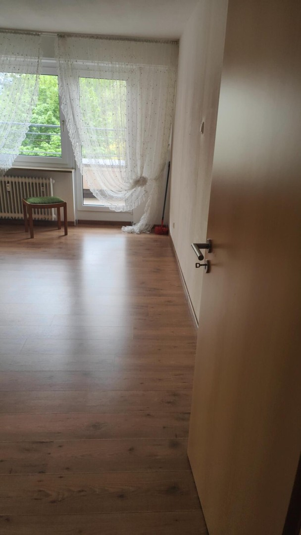 Helle,schöne Wohnung mit Balkon in Geislingen – Geislingen – Vorschaubild 3