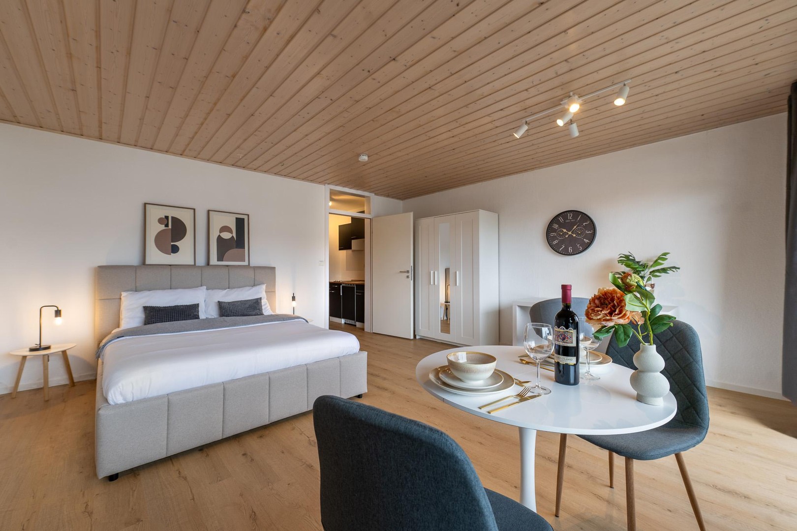 Möblierte & NEU renovierte Wohnung mit Balkon und Aufzug in Passau-Grubweg