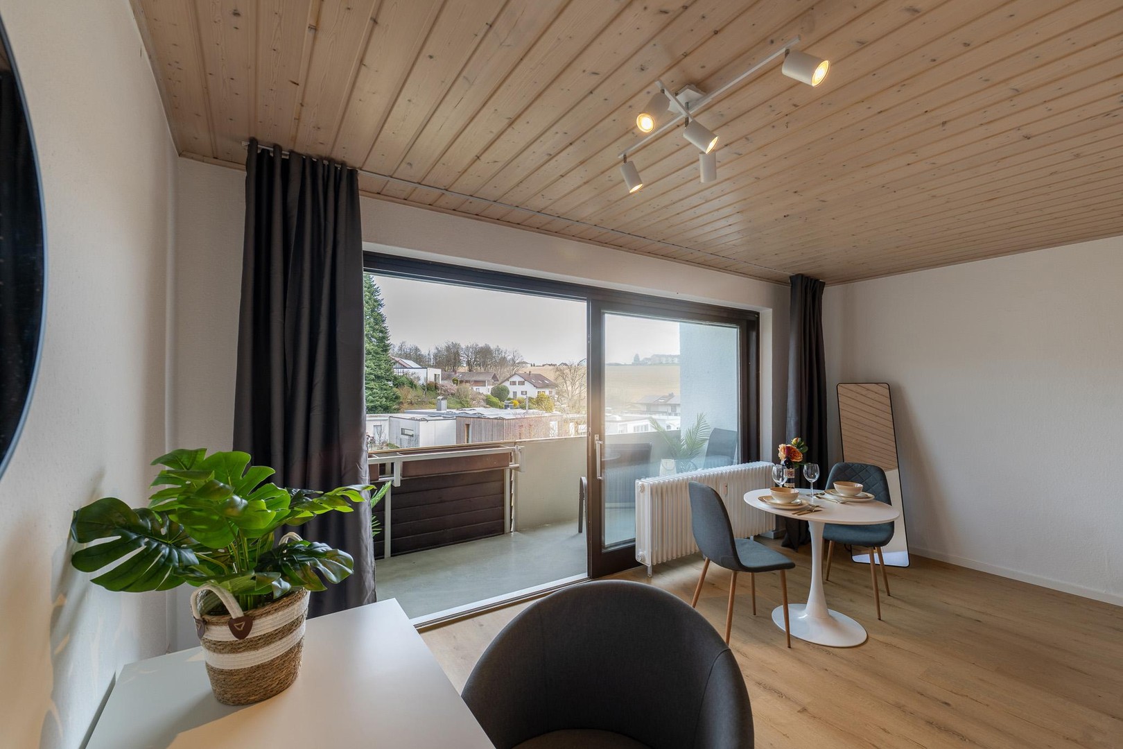 Möblierte & NEU renovierte Wohnung mit Balkon und Aufzug in Passau-Grubweg – Passau – Vorschaubild 2