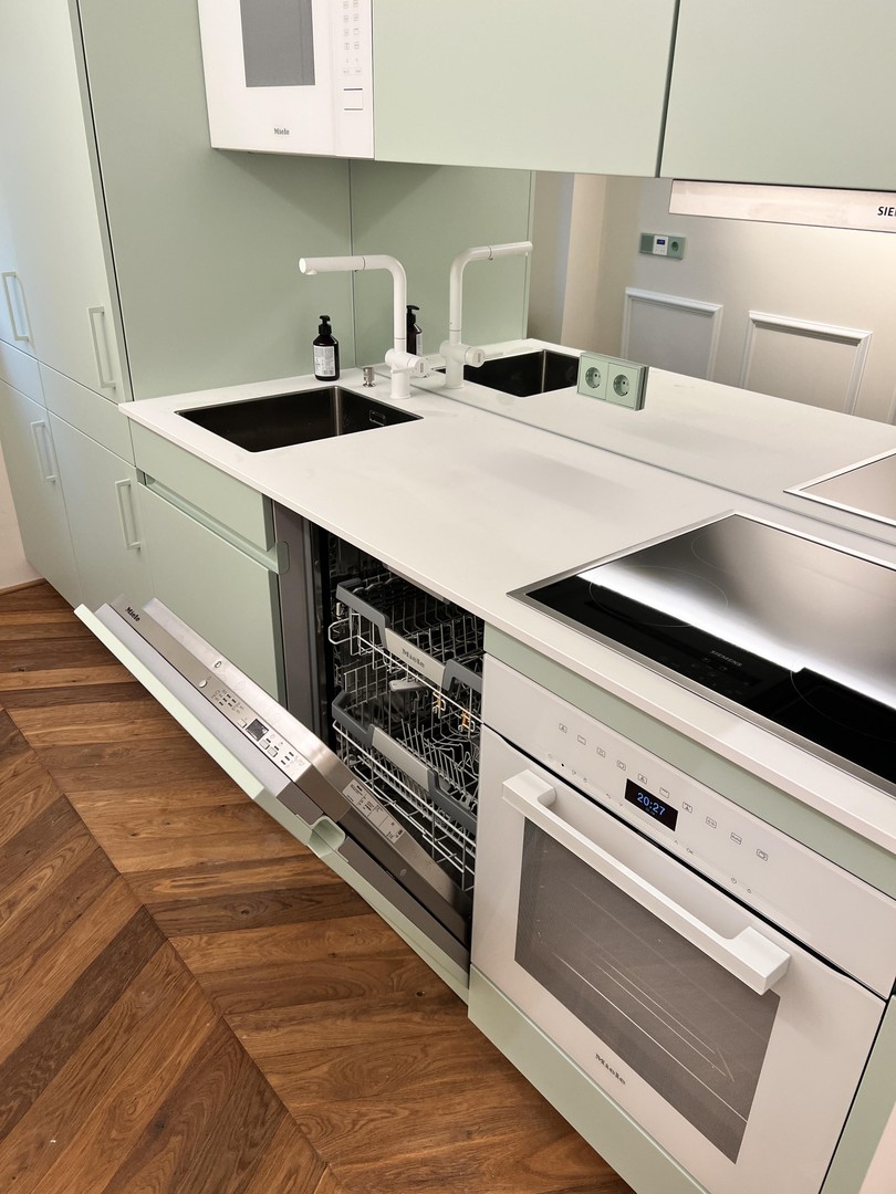 mobliertes luxus WG Zimmer am Olympiapark Schwabing – München – Vorschaubild 3
