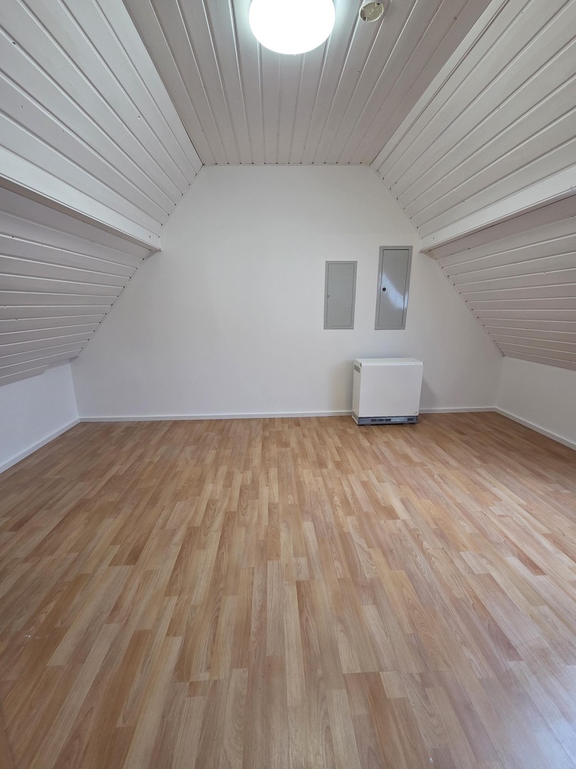 Großzügige, frisch renovierte Maisonette-Wohnung mit 5 Zimmern, 3 Bädern & Balkon – Arnstein – Vorschaubild 3