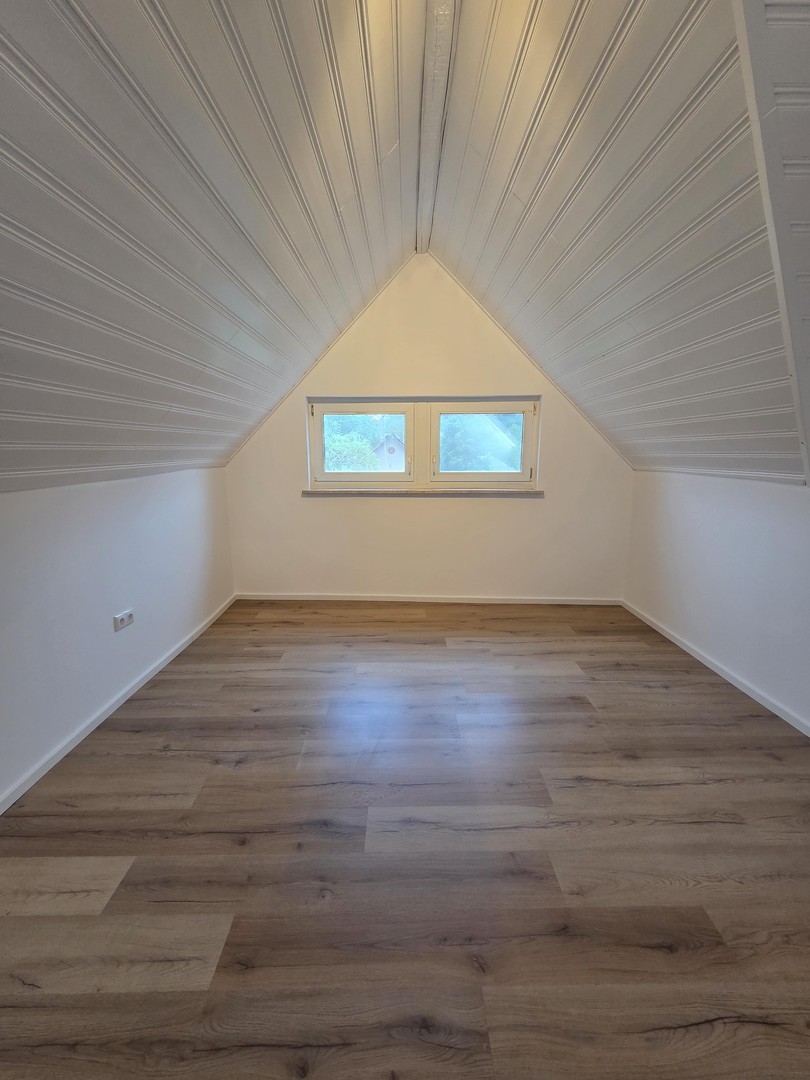 Großzügige, frisch renovierte Maisonette-Wohnung mit 5 Zimmern, 3 Bädern & Balkon – Arnstein – Vorschaubild 4
