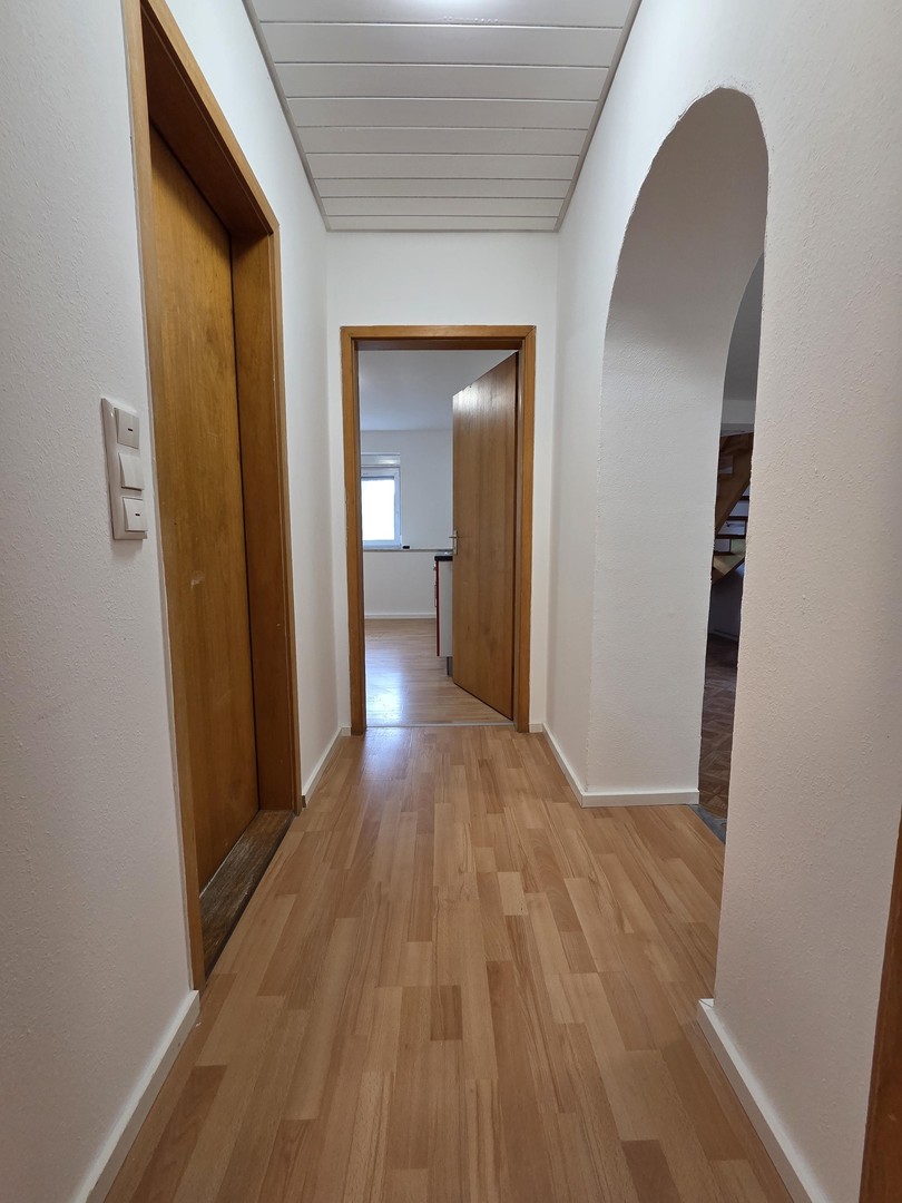 Großzügige, frisch renovierte Maisonette-Wohnung mit 5 Zimmern, 3 Bädern & Balkon – Arnstein – Vorschaubild 24