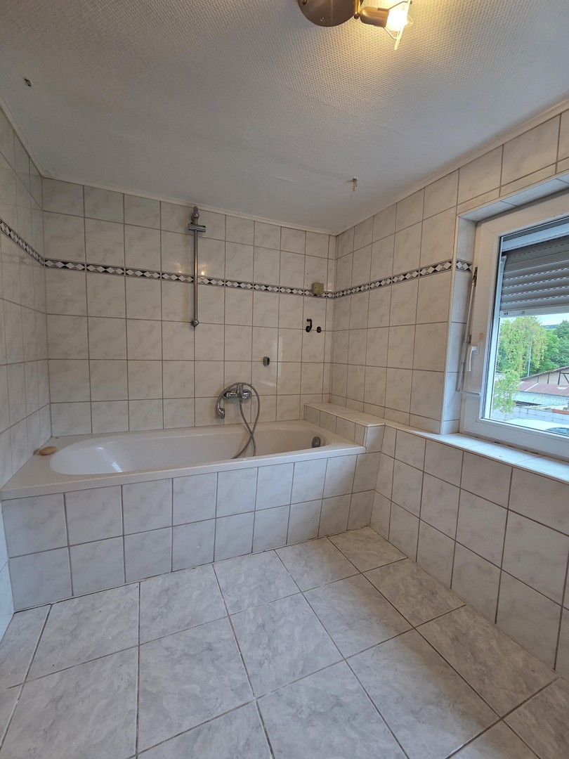 Großzügige, frisch renovierte Maisonette-Wohnung mit 5 Zimmern, 3 Bädern & Balkon – Arnstein – Vorschaubild 31