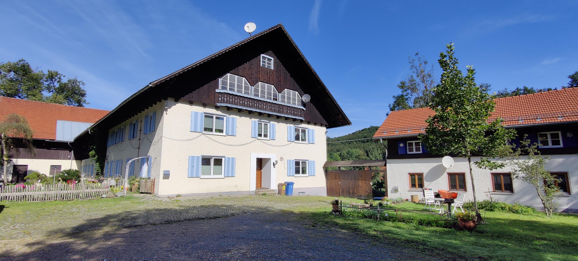6- Zi in idyllischer grüner Umgebung auf dem Land (Tierhaltung möglich)