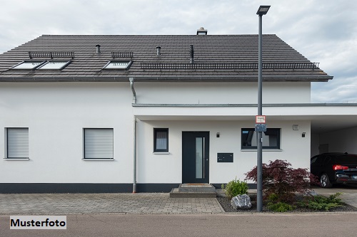 Einfamilienhaus, Garage, Stallgebäude - vielseitig nutzbar
