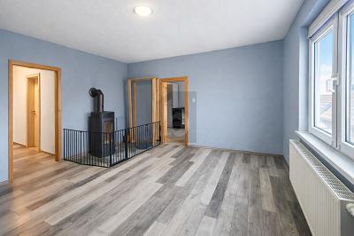 IDYLLISCH MIT VIEL PLATZ, KAMIN UND TOLLEM GARTEN – Neuhaus am Rennweg – Vorschaubild 3
