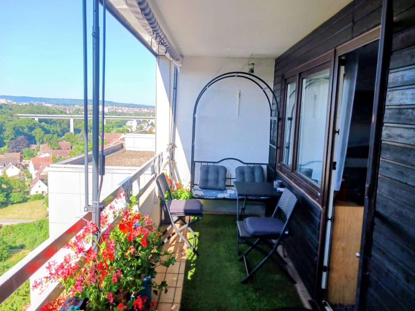 Sofort freie Wohnung mit Balkon, Aufzug & Stellplatz – provisionsfrei