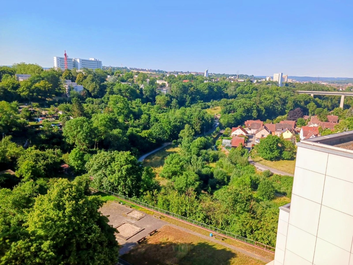 Sofort freie Wohnung mit Balkon, Aufzug & Stellplatz – provisionsfrei – Stuttgart – Vorschaubild 2