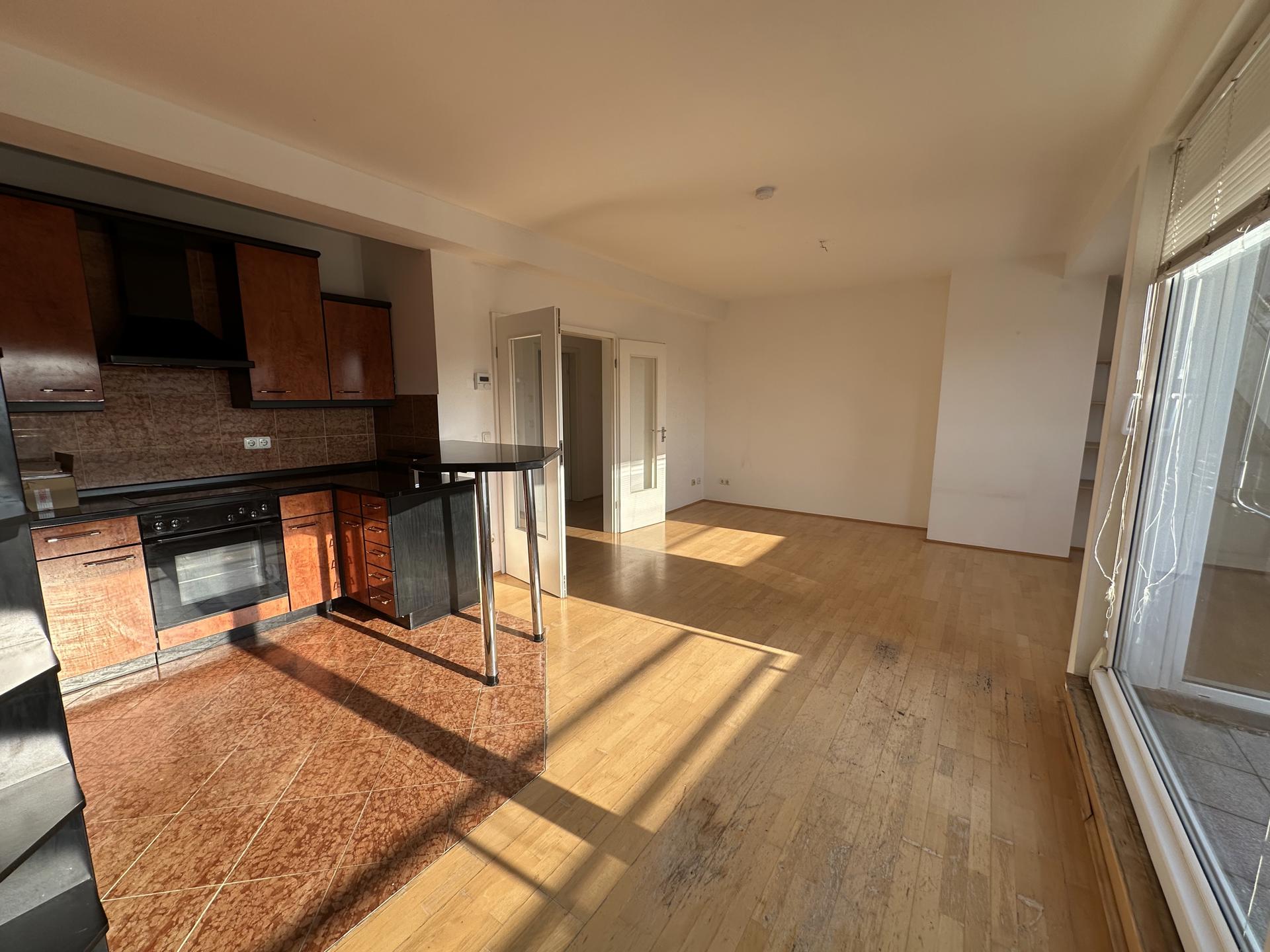Attraktive 2-Zimmer-DG-Wohnung – bezugsfrei mit Balkon & Stellplatz