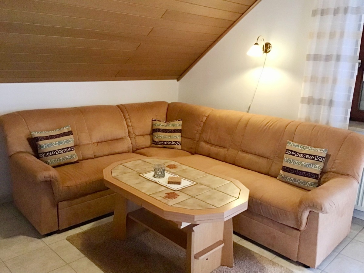 Dachgeschosswohnung in Ebensfeld zu vermieten. – Ebensfeld – Vorschaubild 2