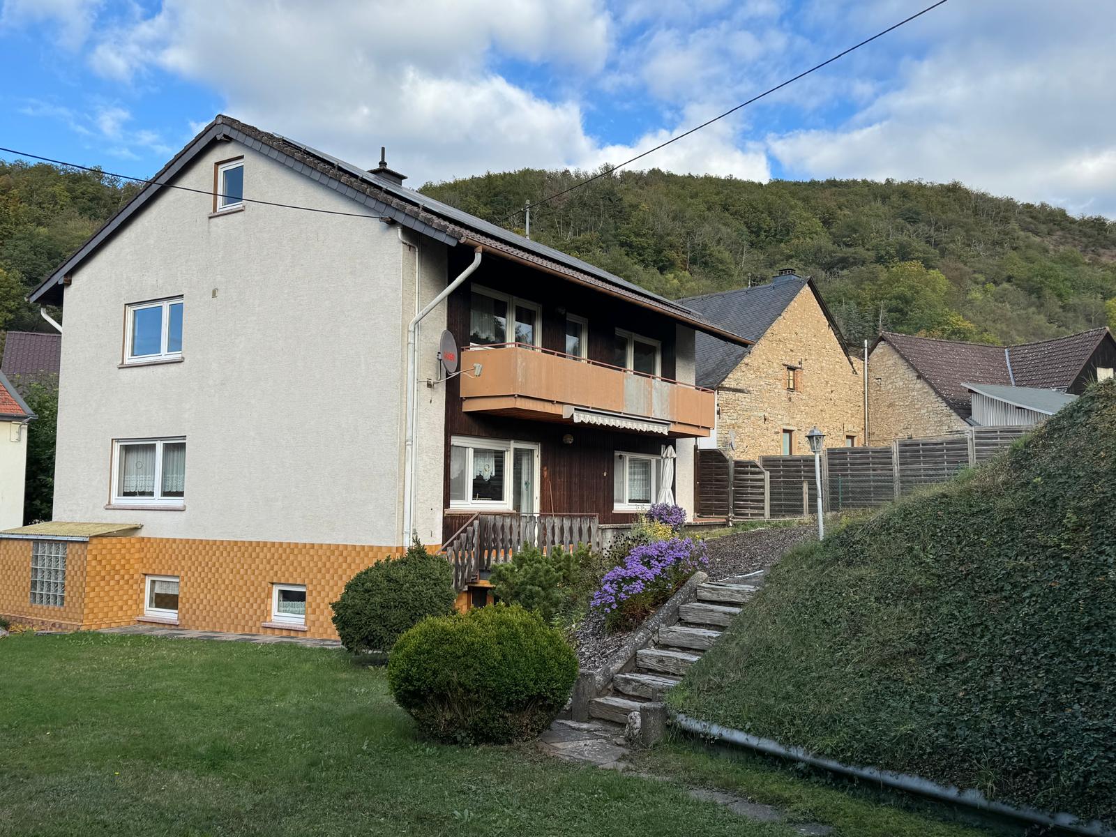 Freistehendes Wohnhaus mit großem Raumangebot, PV-Anlage und Ausbaupotenzial...! – Kirn – Vorschaubild 2