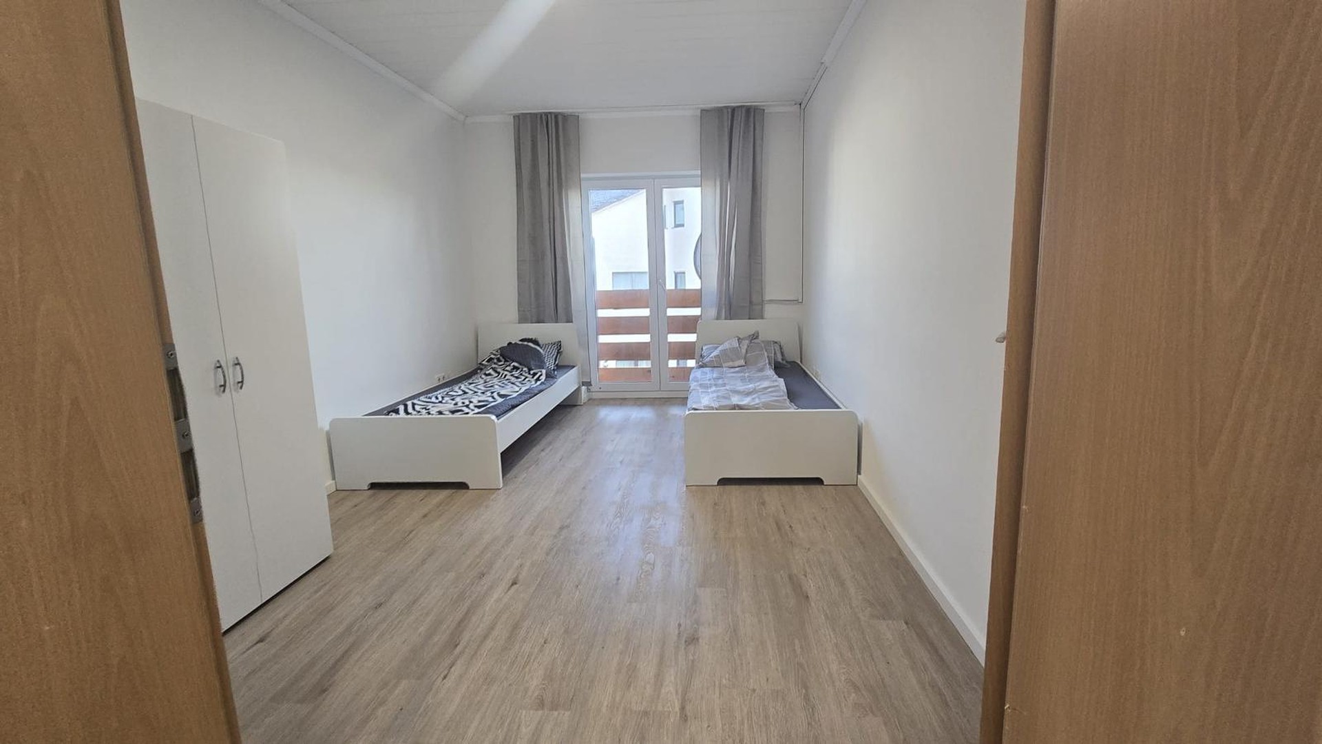 Vermietung einer renovierten, möblierten vier-Zimmer-Wohnung – ideal als Monteurunterkunft – Moosburg – Vorschaubild 4