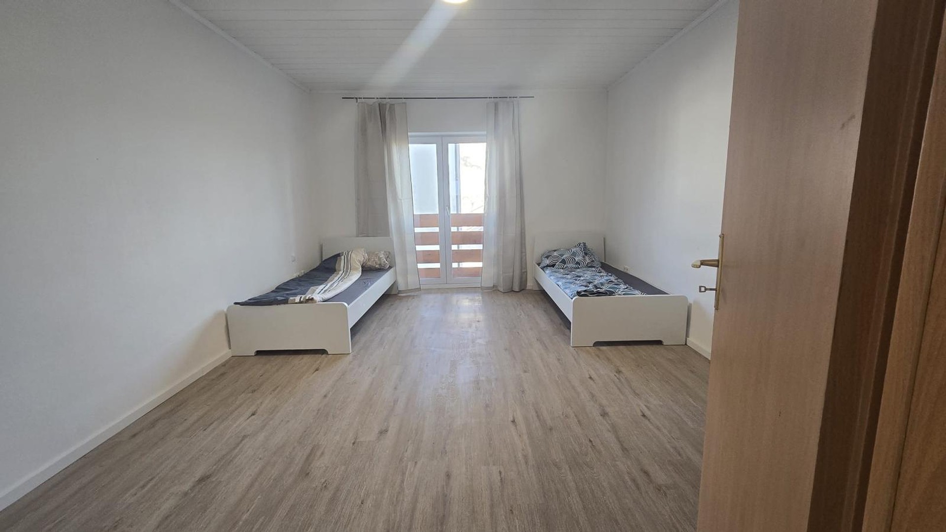 Vermietung einer renovierten, möblierten vier-Zimmer-Wohnung – ideal als Monteurunterkunft – Moosburg – Vorschaubild 5
