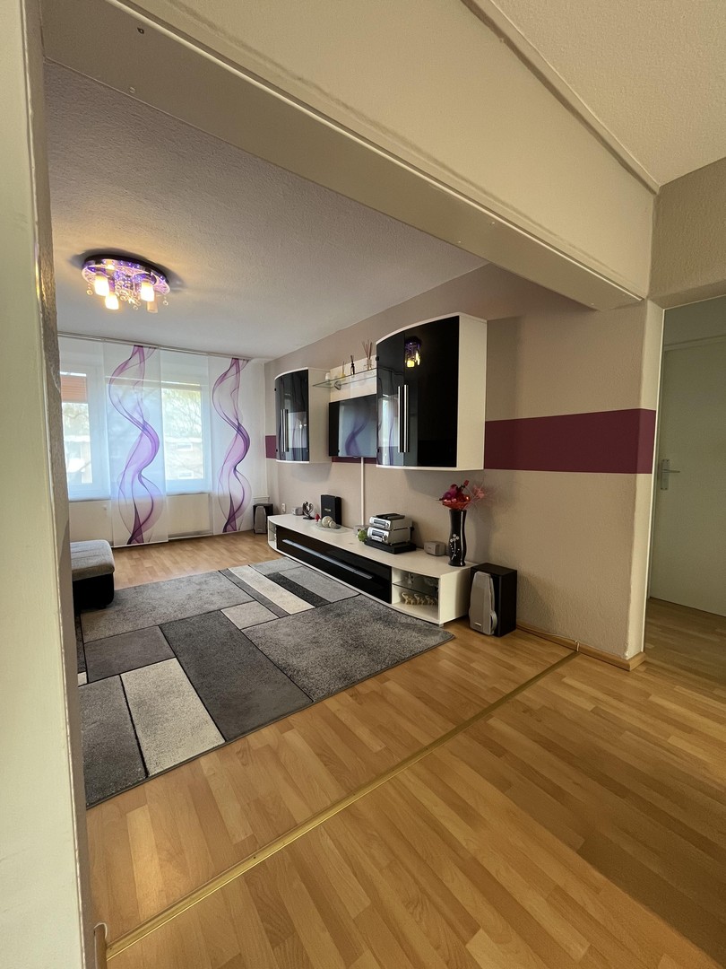 Vollmöblierte 4-Zimmer-Wohnung mit zwei Balkonen und Gäste WC