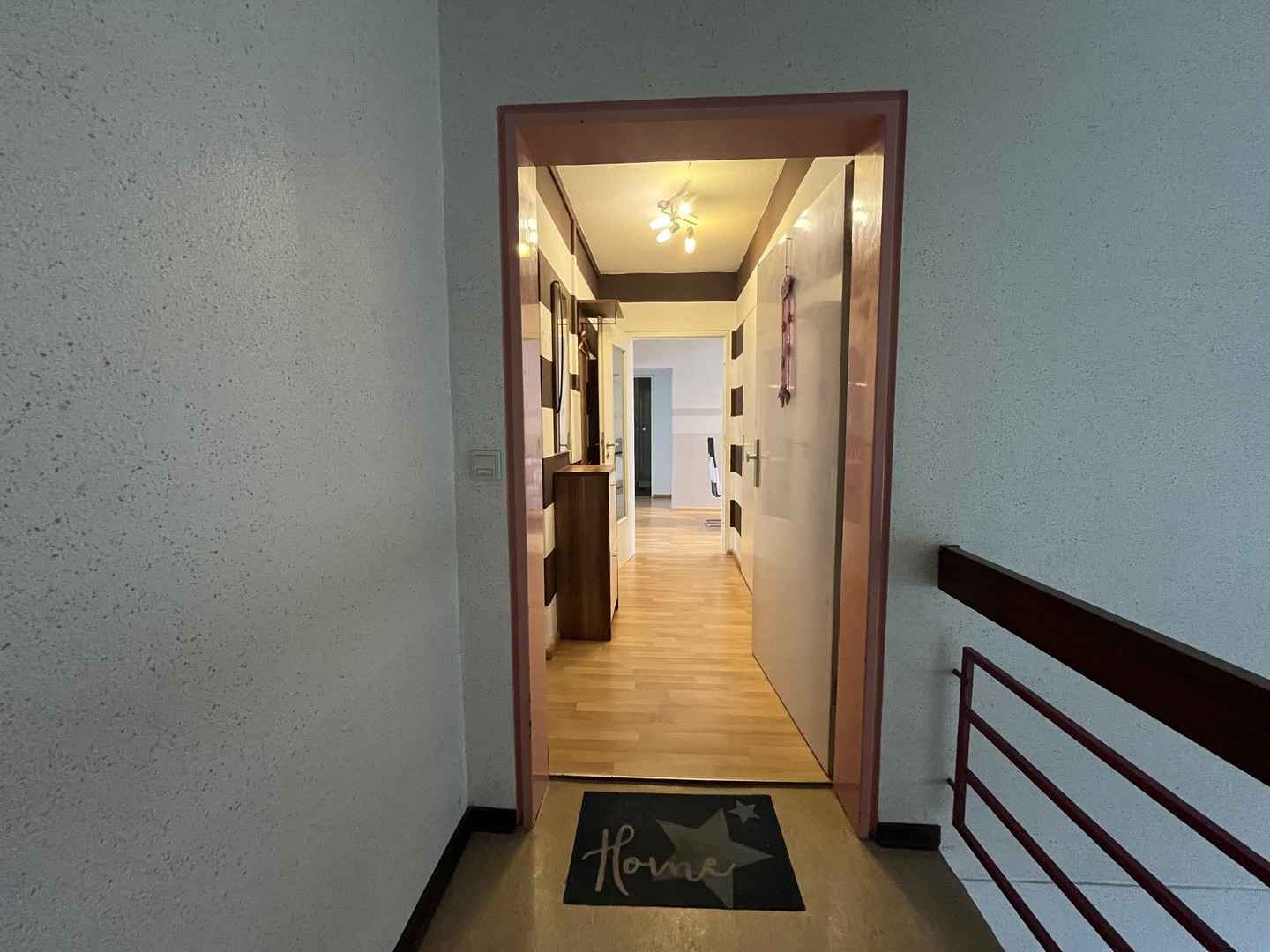 Vollmöblierte 4-Zimmer-Wohnung mit zwei Balkonen und Gäste WC – Hannover – Vorschaubild 2