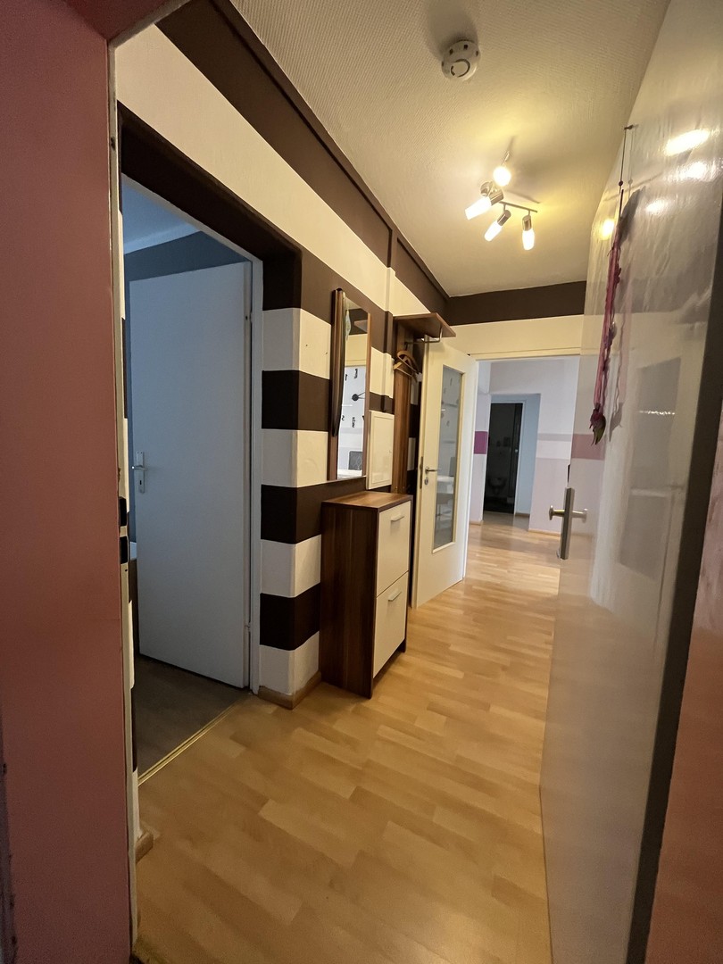Vollmöblierte 4-Zimmer-Wohnung mit zwei Balkonen und Gäste WC – Hannover – Vorschaubild 3