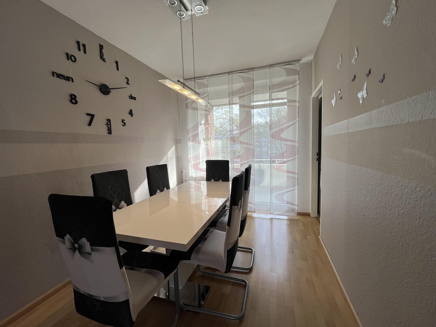 Vollmöblierte 4-Zimmer-Wohnung mit zwei Balkonen und Gäste WC – Hannover – Vorschaubild 14