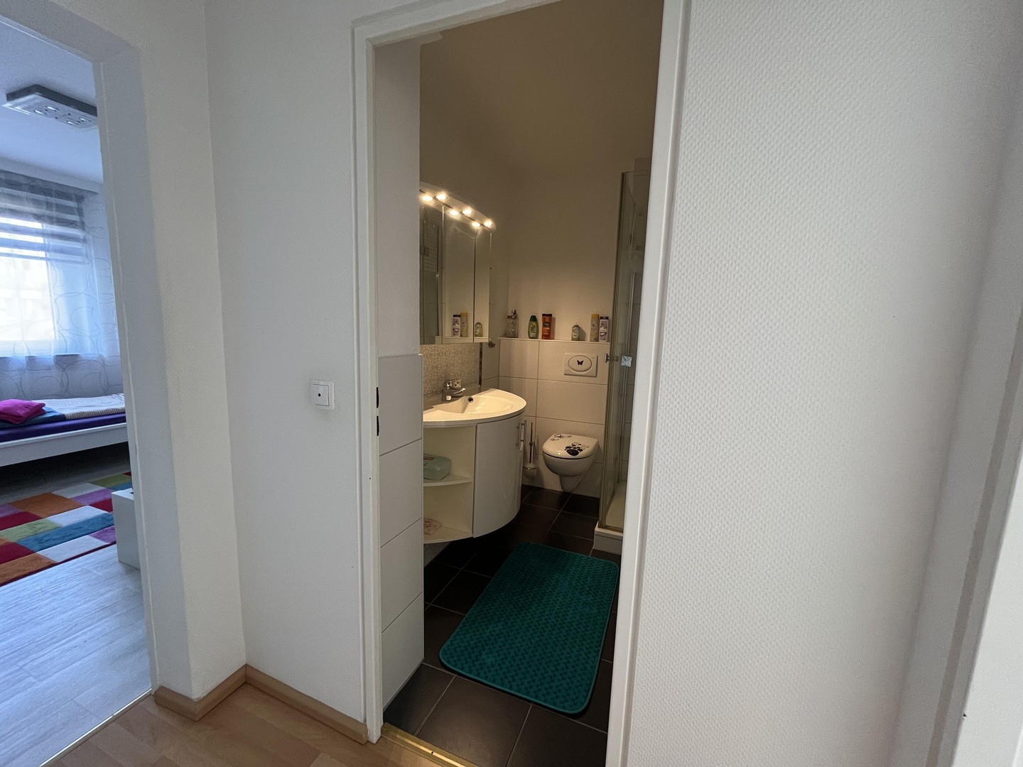 Vollmöblierte 4-Zimmer-Wohnung mit zwei Balkonen und Gäste WC – Hannover – Vorschaubild 22