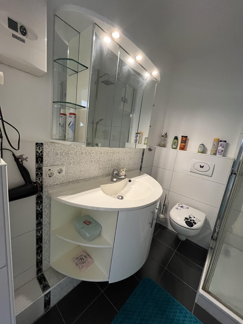 Vollmöblierte 4-Zimmer-Wohnung mit zwei Balkonen und Gäste WC – Hannover – Vorschaubild 24