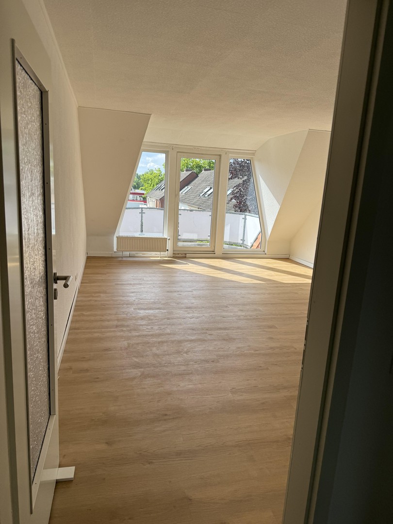 Helle 73qm 3-Zimmer-Wohnung nahe Mercedes, Rheinmetall, TKMS – Balkon, Büro & Tiefgarage – Bremen – Vorschaubild 2