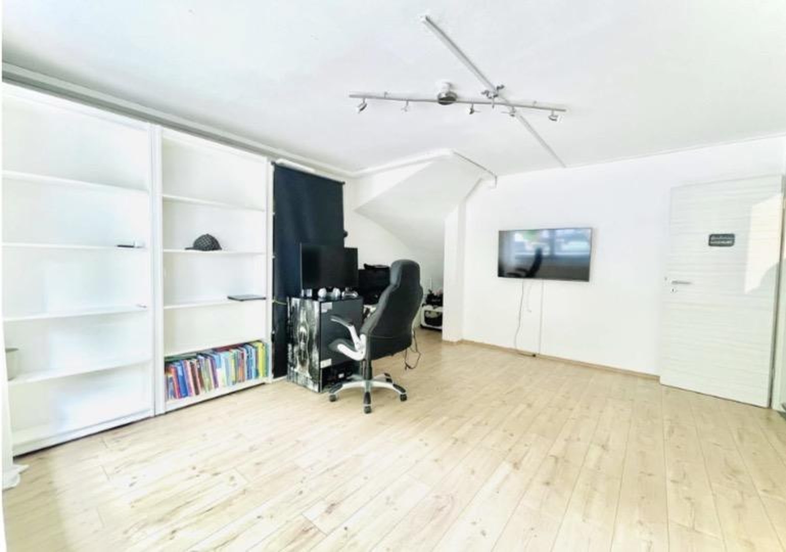 Modernisiertes EFH, EEK B, mit Terrasse, Dachterrasse & Garage – Wuppertal – Vorschaubild 3