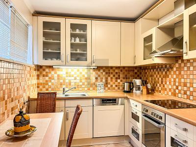 MÖBLIERTER LUXUS MIT SAUNA & TERRASSE – Hamburg Blankenese – Vorschaubild 2