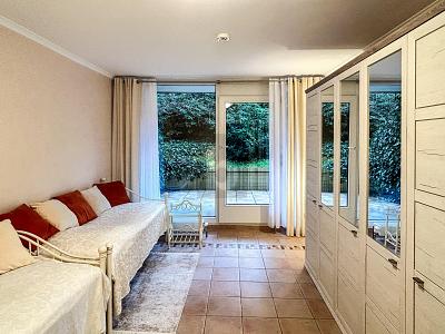 MÖBLIERTER LUXUS MIT SAUNA & TERRASSE – Hamburg Blankenese – Vorschaubild 3