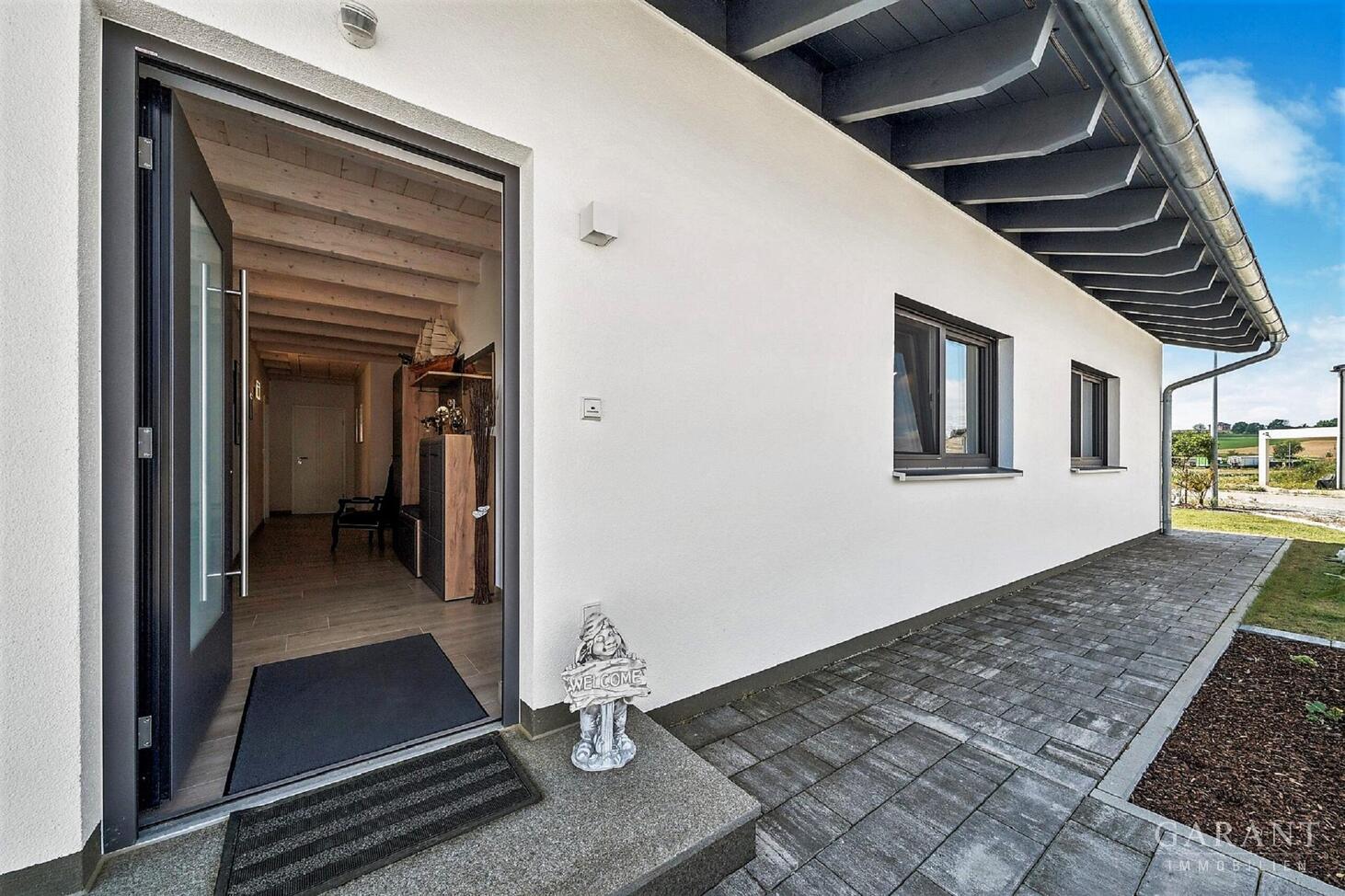 Exklusiver, neuwertiger und energieeffizenter Bungalow mit hochwertiger Ausstattung in Mamming – Mamming – Vorschaubild 2