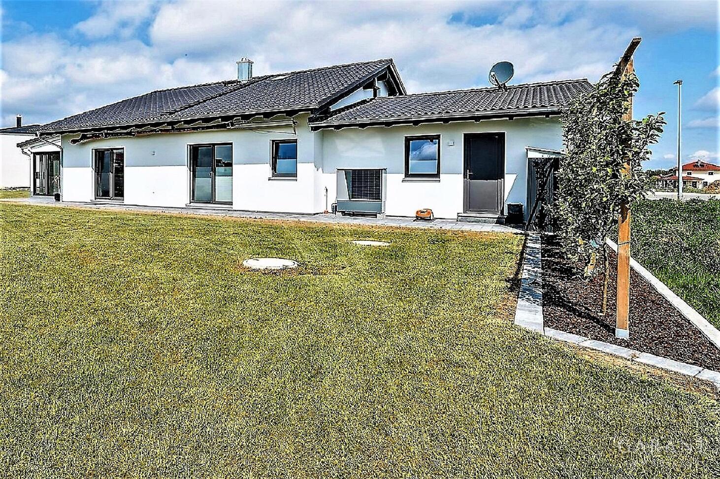 Exklusiver, neuwertiger und energieeffizenter Bungalow mit hochwertiger Ausstattung in Mamming – Mamming – Vorschaubild 14