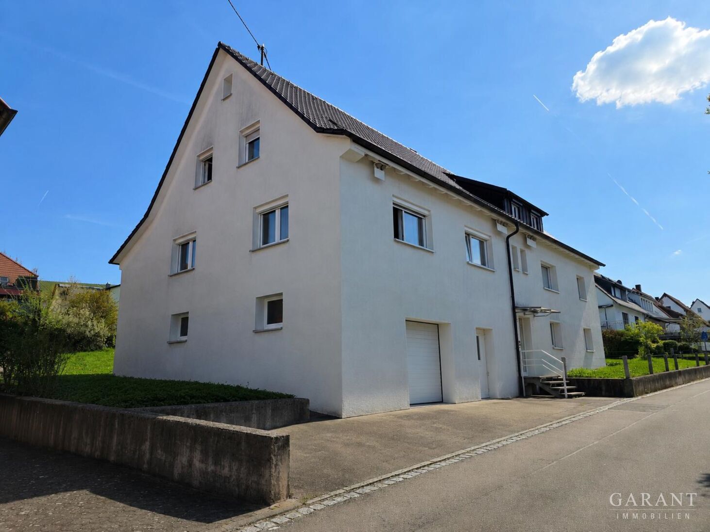 Voll vermietetes 4-Familienhaus auf ca. 1.296 qm Grundstück mit möglichem Entwicklungspotenzial! – Weinstadt – Vorschaubild 2