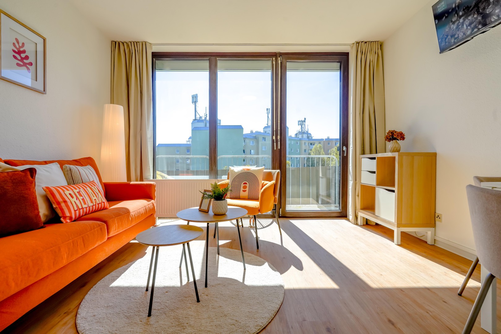 Exklusiv 6,5% Rendite helle,40m²renovierte,möblierte 1,5Zi.-Wohg.+ Balkon+ Einbauküche + Tiefgarage