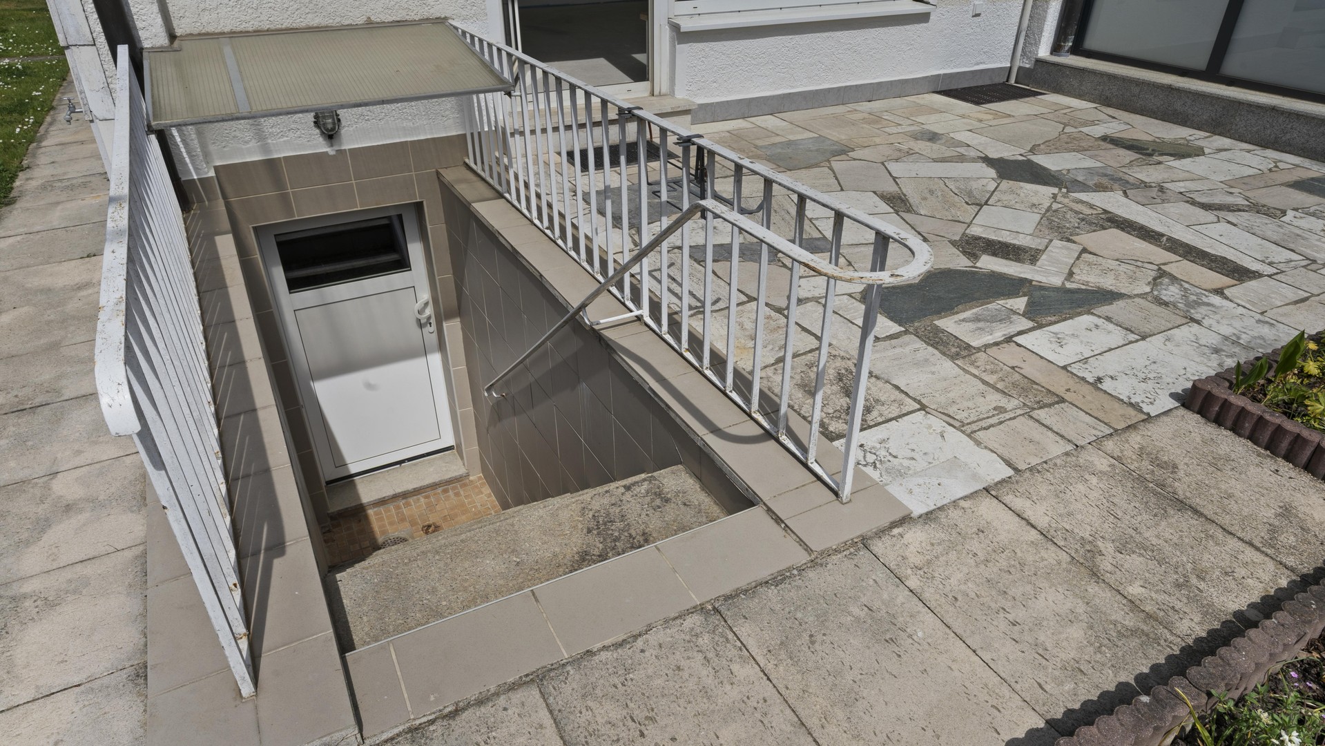 Kernsaniertes Reiheneckhaus mit Garten in Ingolstadt-Nord – Ingolstadt – Vorschaubild 22