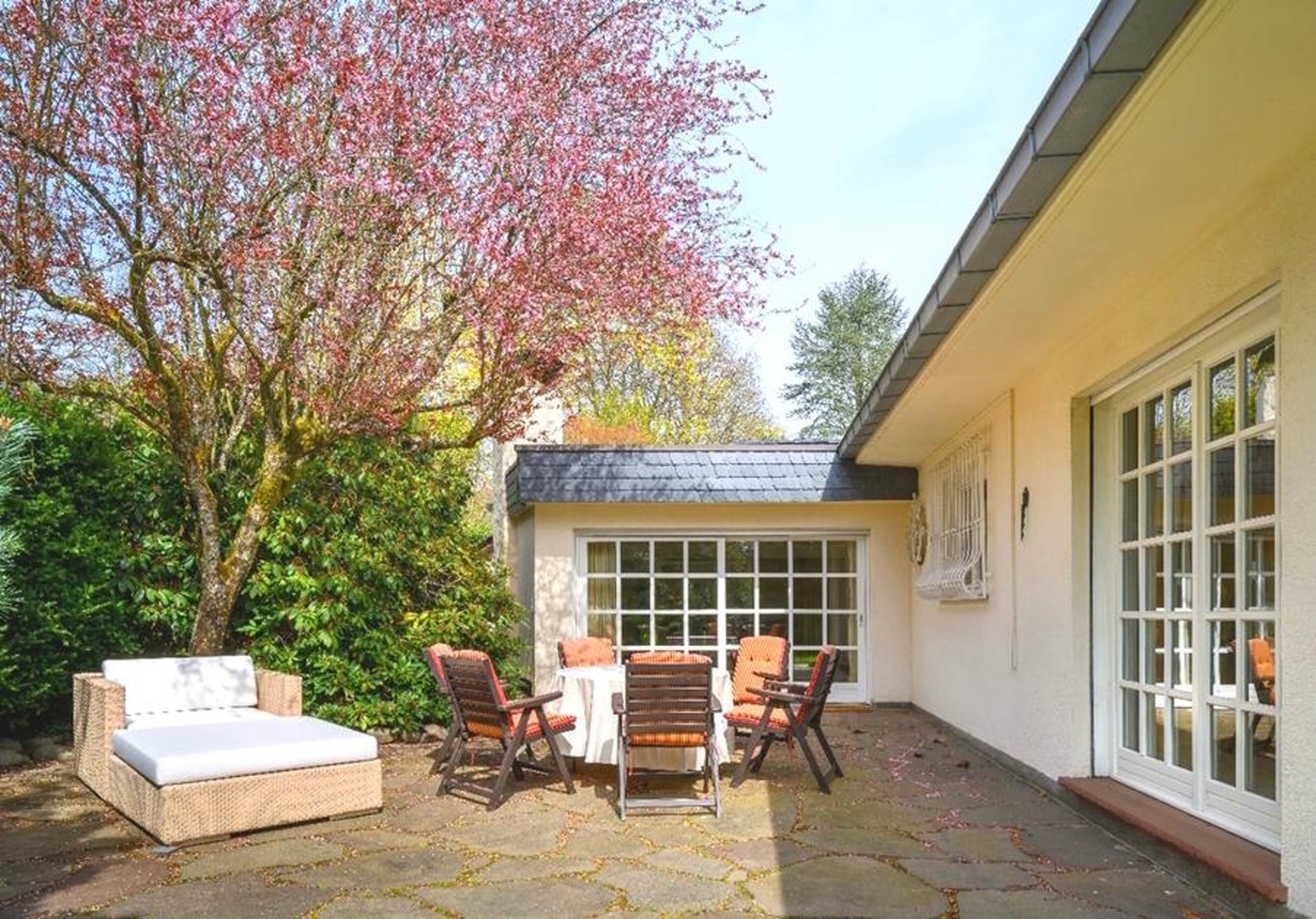 Exklusive Villa in Königsteins Bestlage – großzügig und mit außergewöhnlichem Entwicklungspotenzial – Königstein – Vorschaubild 3