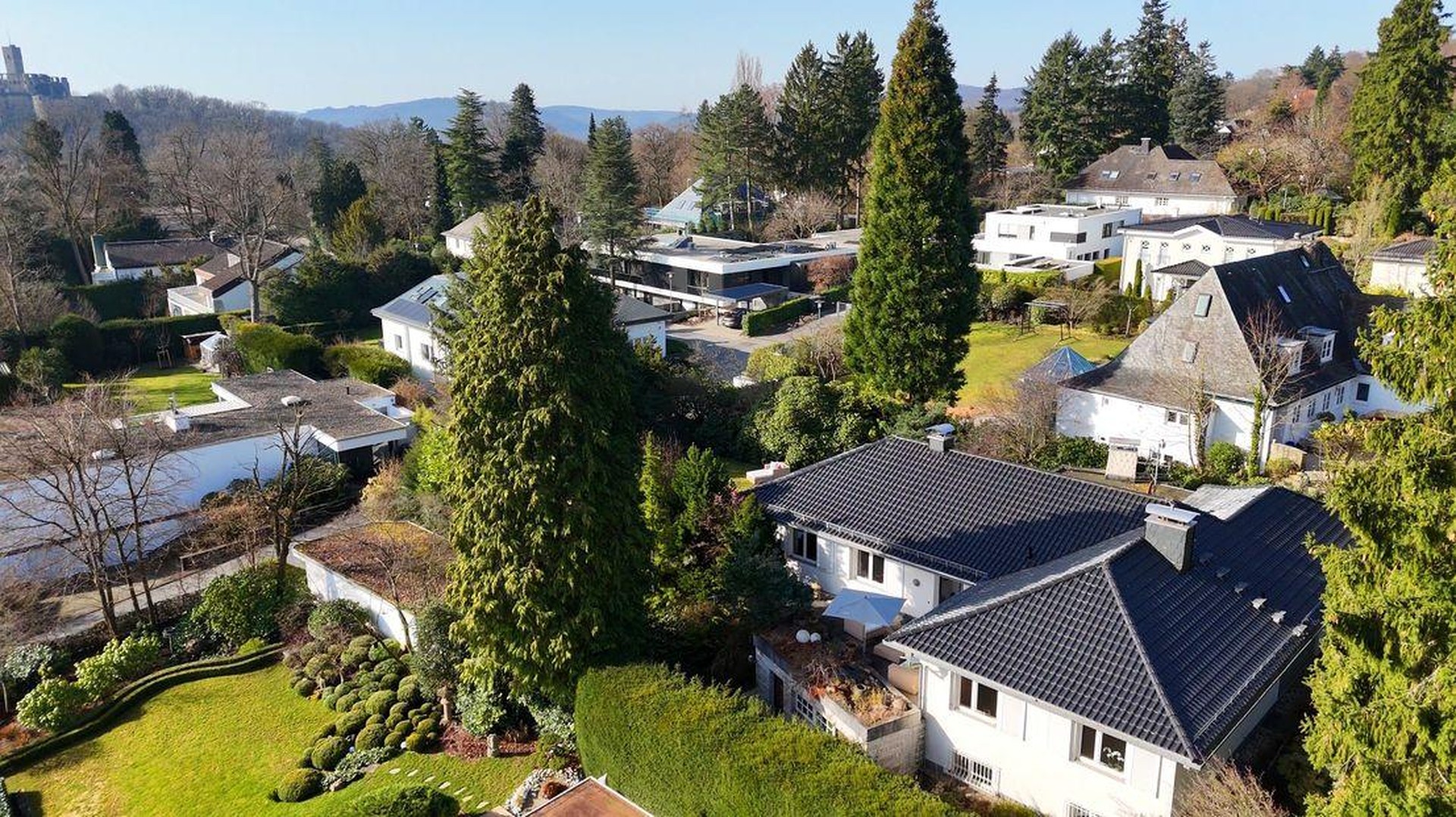 Exklusive Villa in Königsteins Bestlage – großzügig und mit außergewöhnlichem Entwicklungspotenzial – Königstein – Vorschaubild 11