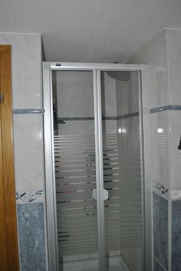 Kernsaniertes Einfamilienhaus mit Innenhof, 3 Stellplätzen, Gewölbekeller und viel Platz – Thür – Vorschaubild 2