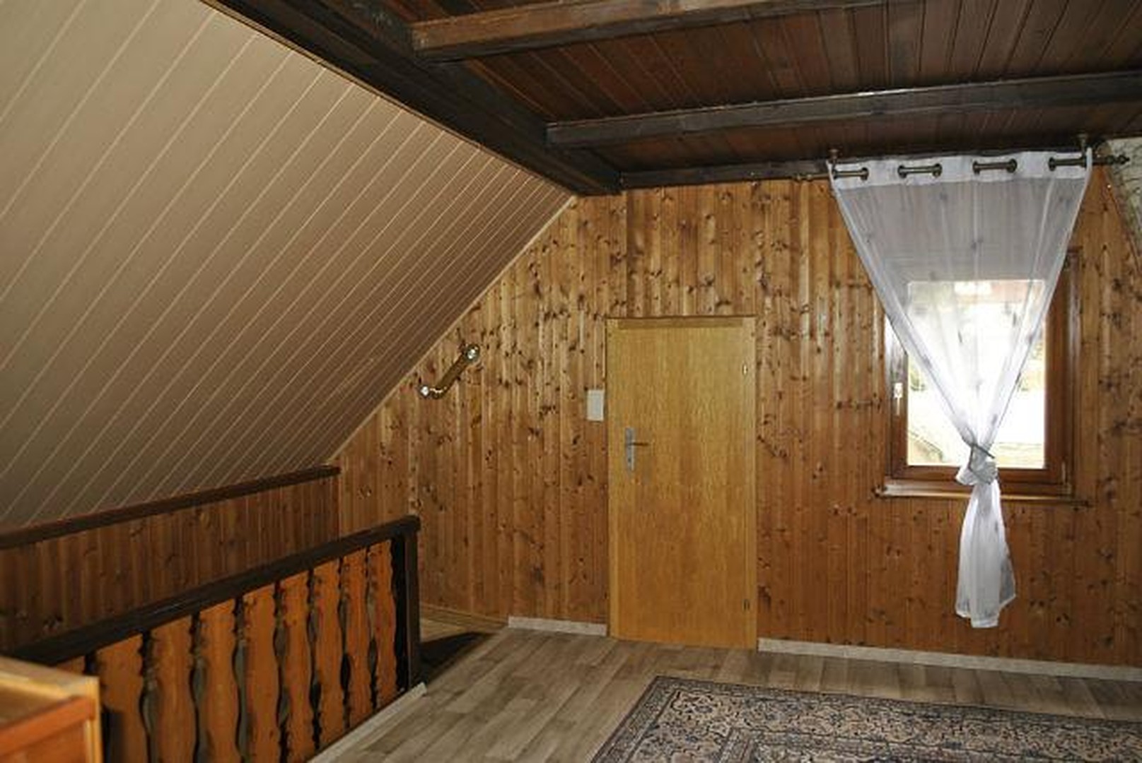 Kernsaniertes Einfamilienhaus mit Innenhof, 3 Stellplätzen, Gewölbekeller und viel Platz – Thür – Vorschaubild 8