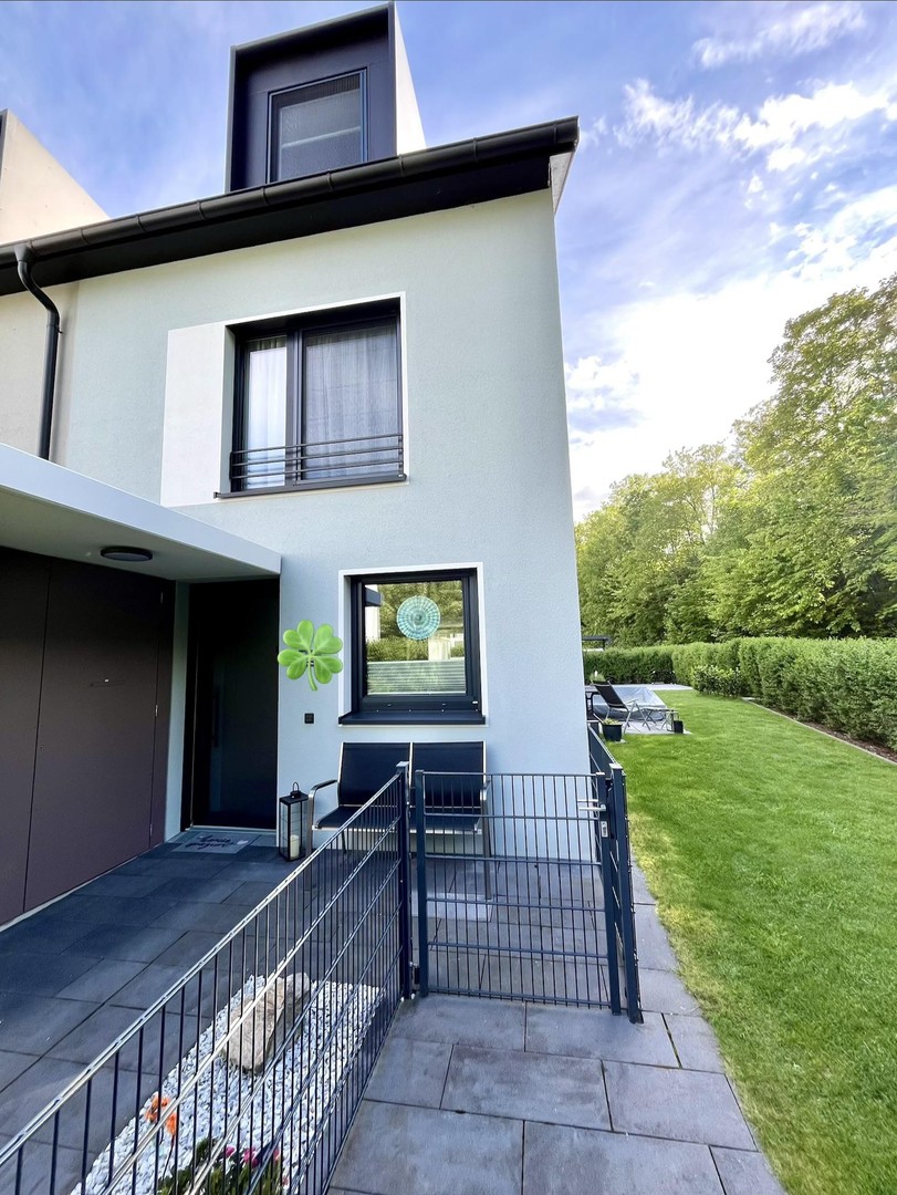 Modernes, neuwertiges Reihenendhaus am Waldrand, urbaner Lifestyle trifft Naturparadies in Alzey